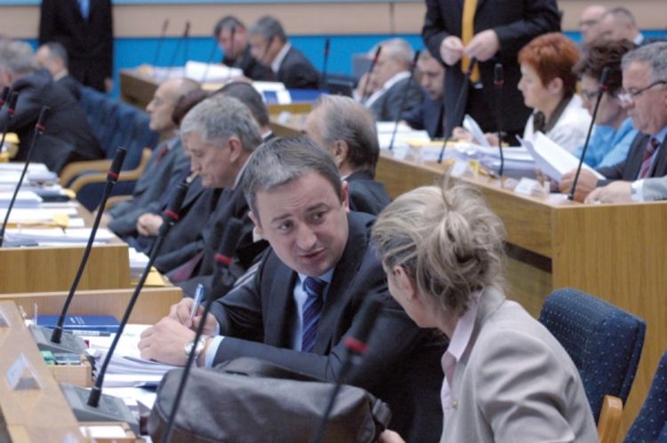 Parlament neće prihvatati nametnute odluke Incka
