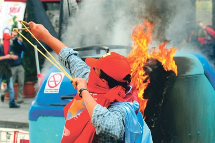 Na Špirićevo vozilo bačen Molotovljev koktel
