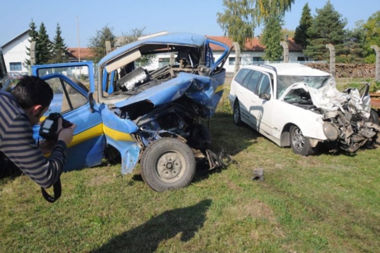 Poginuo u direktnom sudaru s mercedesom