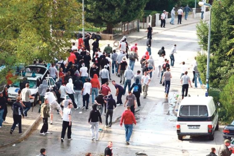 Privedeno osam sudskih policajaca
