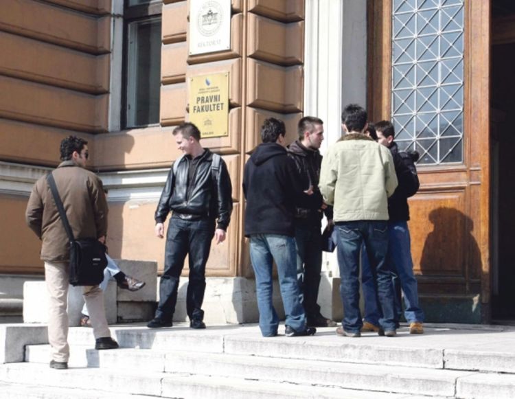 Studenti moraju da stipendiraju studente
