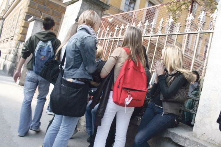 Alkohol djeci dostupan na svakom koraku 