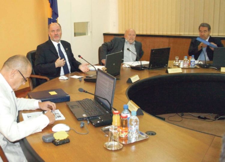Novac iz rezervi i za plate u ministarstvima