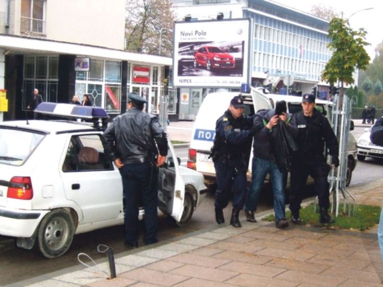 Uhapšeno 35 dilera