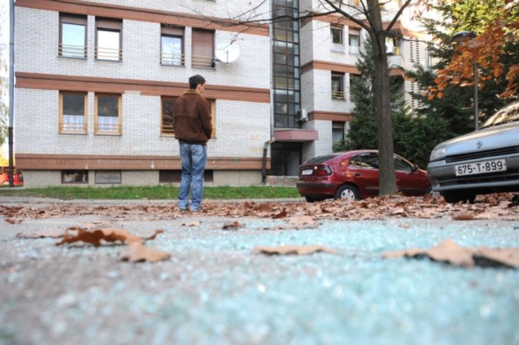 Bombom na auto asistentkinje na fakultetu