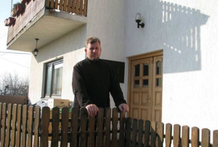 Iz popove kuće ukrali novac, pištolj i nakit