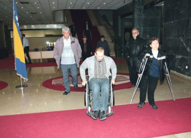 Invalidi okončali proteste 