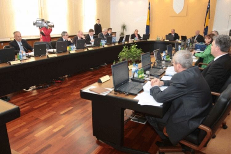 Dobijaju zakone na nepoznatim jezicima 
