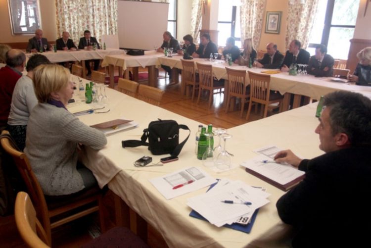 Zatrpani komunalnim predmetima 