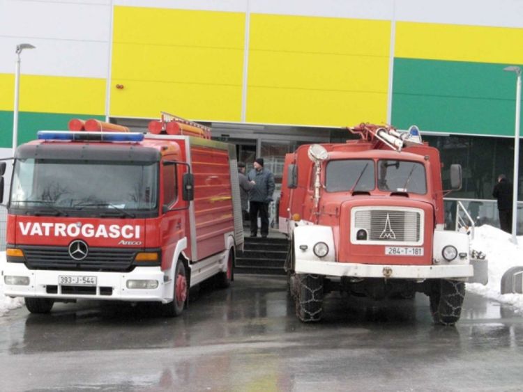 Evakuisan tržni centar zbog požara
