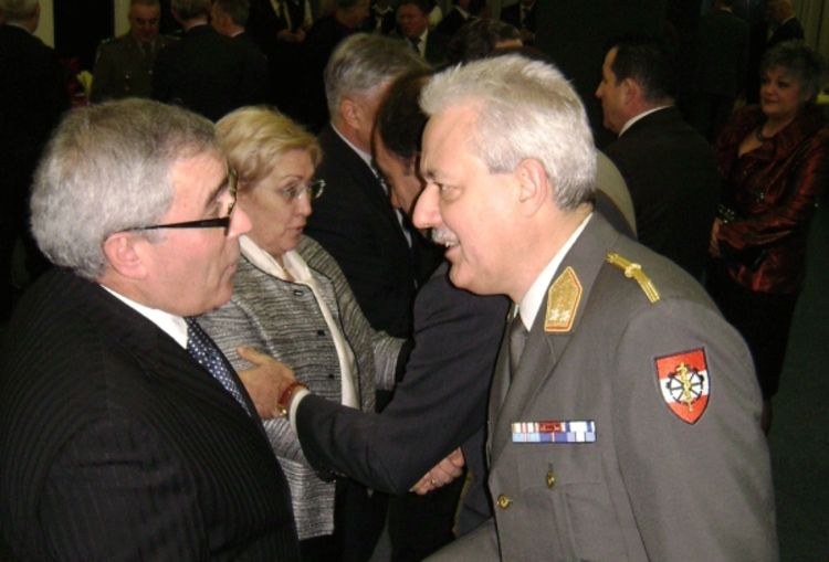Bez odluka troše za prijeme i poklone