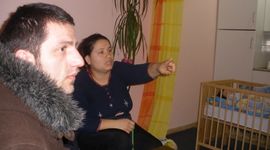 Samohranoj majci prioritet hrana za bebu
