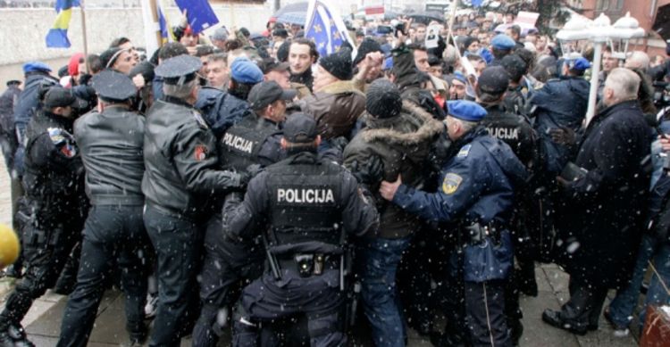 Oko 2.500 ljudi podržalo Ejupa Ganića