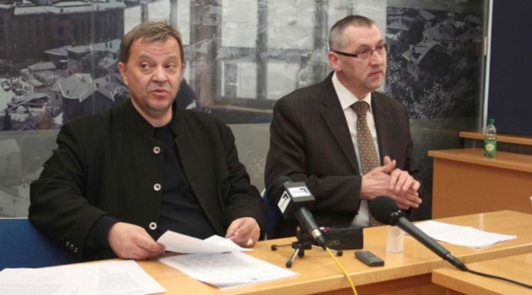 Vlada KS zbog novca na klimavim nogama