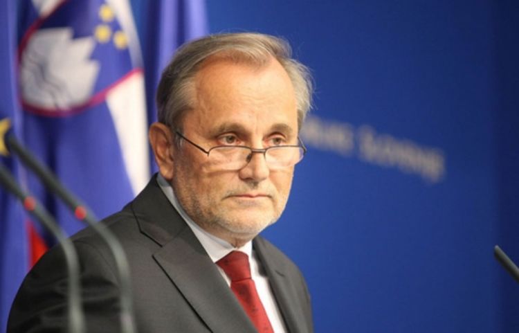Ministar zbog afera podnio ostavku