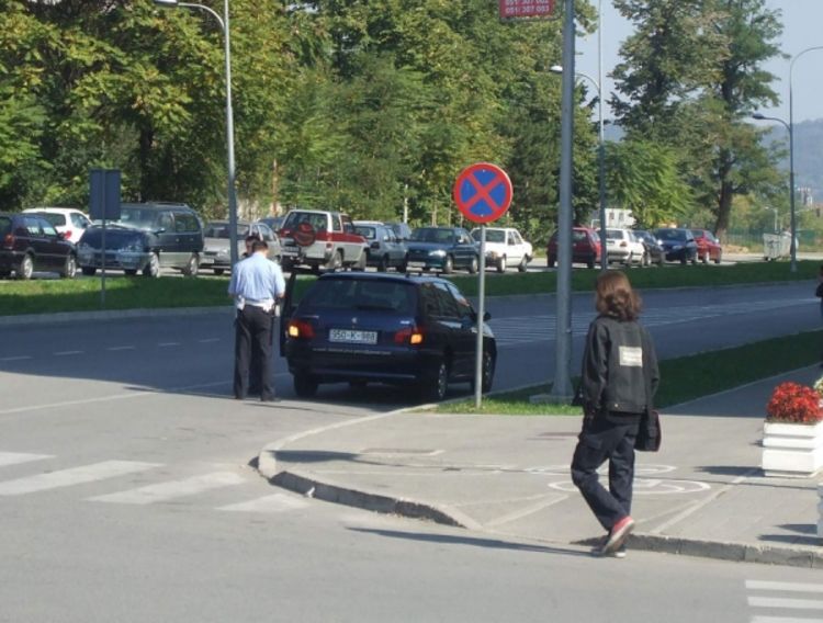 Parkinzi prazni, stanari ljuti