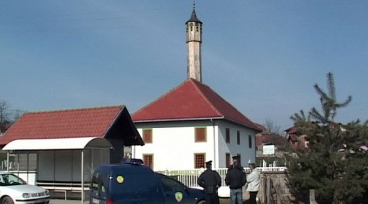 Izbio požar u džamiji u Maoči