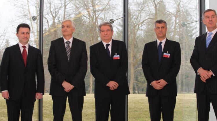 Kosor predala učesnicima skupa prevod zakonodavstva EU 