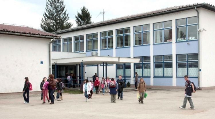 Intervenišu i policija i Hitna pomoć