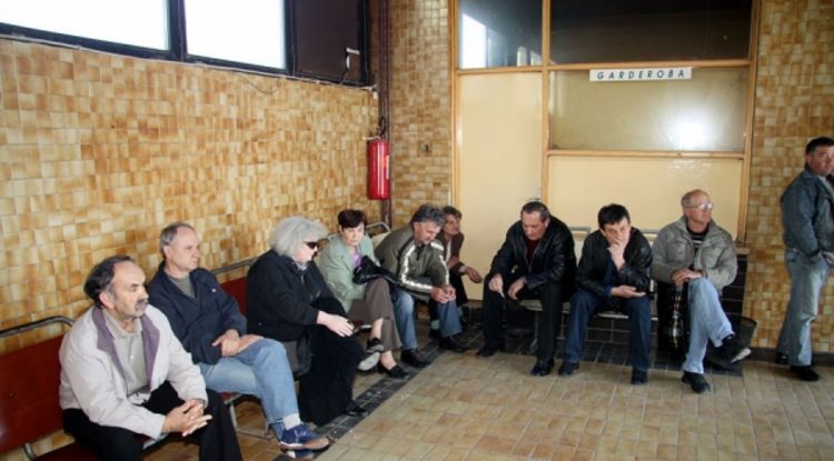 U čekaonici čekaju kraj agonije   