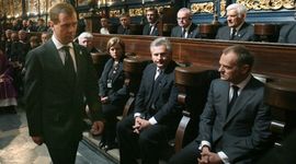 Početak sahrane Kačinjskog oglasila zvona crkve i sirene
