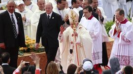 Papa se sastao s grupom žrtava seksualnog zlostavljanja