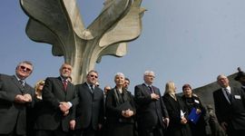 Josipoviću pljesak, Kosorovoj zvižduci