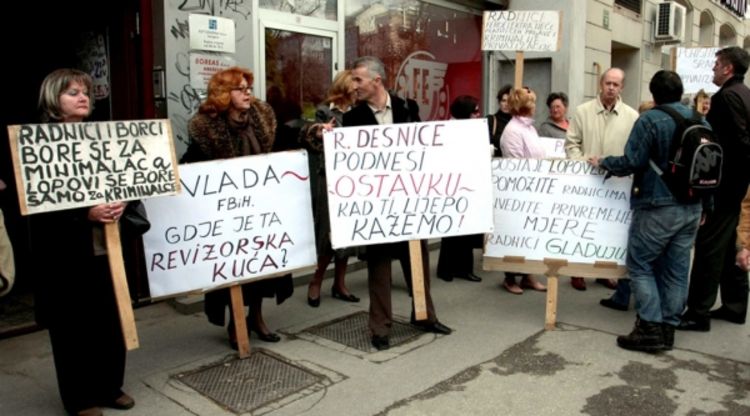 Na ulici zbog neredovnih plata