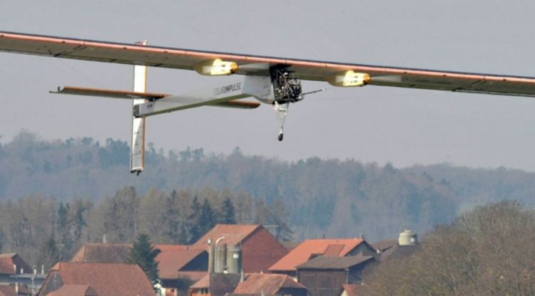 Prvi dugi let aviona na solarnu energiju
