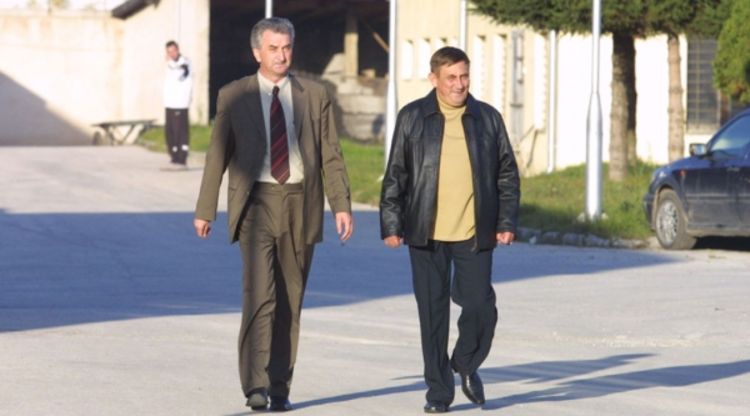 Funkcionerima sloboda, državi tužbe za odštetu