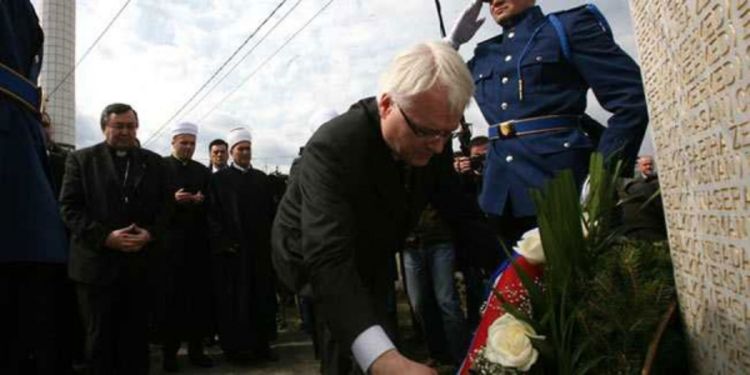 Josipović se poklonio žrtvama Ahmića