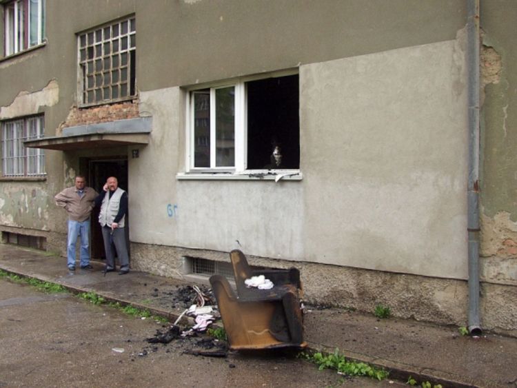 Izgorio stan, majka i dijete spaseni