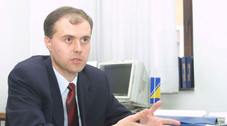 Amir Pilav dvije i po godine odbija da napusti fotelju