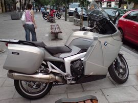 BMW povlači motocikle