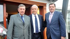 Tadić: Srbija snažno stoji iza RS