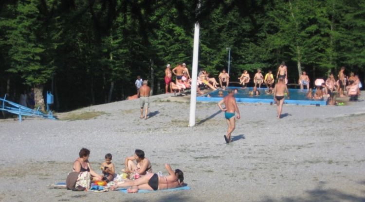 Srednjoškolac pronađen mrtav u bazenu