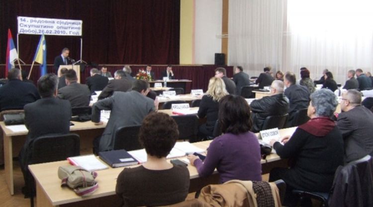 Polovina odbornika samo statira