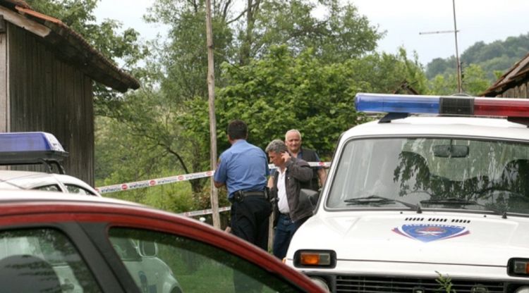 Ubijen sačmaricom dok je hranio stoku