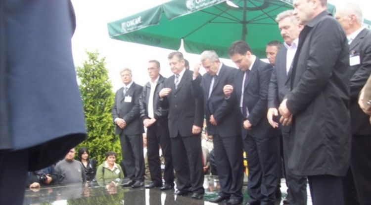 Bijele ruže za žrtve
