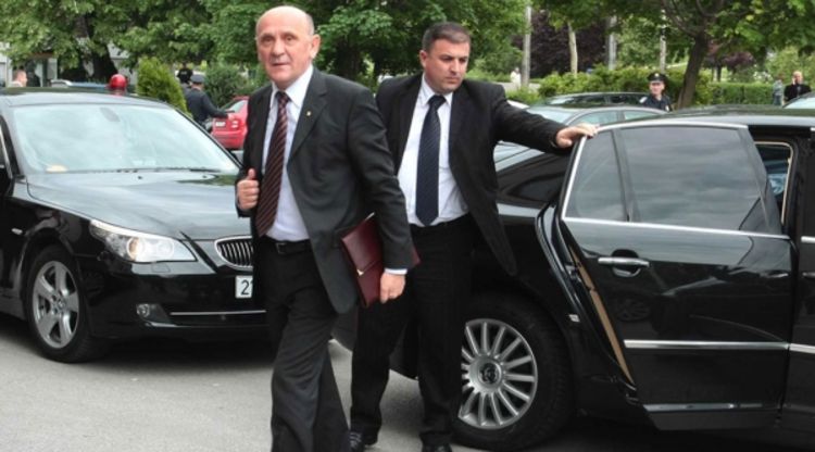 Pisaće novi zakon o platama