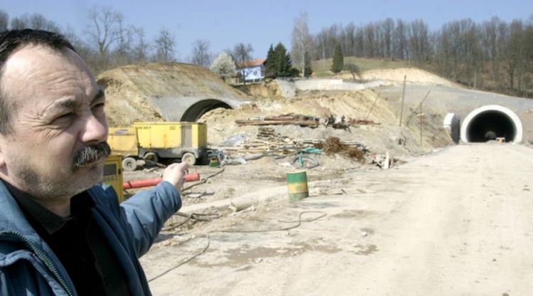 Stalne kiše usporile gradnju autoputa