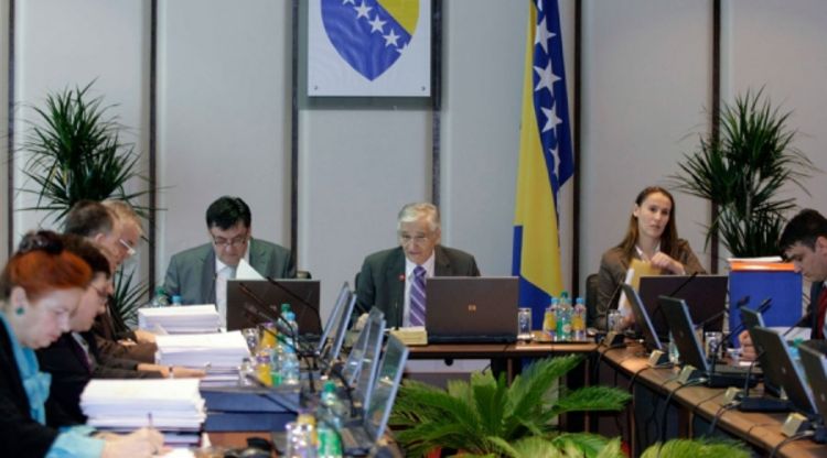 Plaćali komisiju, nabavljali sami