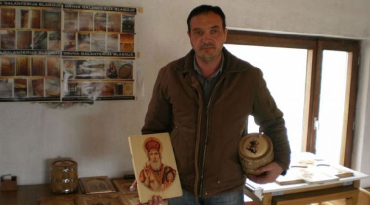 Drvo ga inspiriše za izradu suvenira