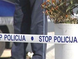 Objesio se u napuštenoj kući