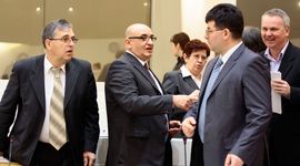 Poslanička plata 15 puta veća od penzije