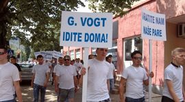 Protest radnika Dovime ispred Hypo banke Mostar