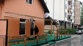 Upucao se u nogu, pa napao policajca