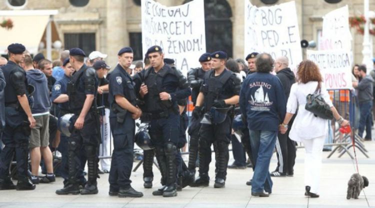 Uhapšena trojica demonstranata