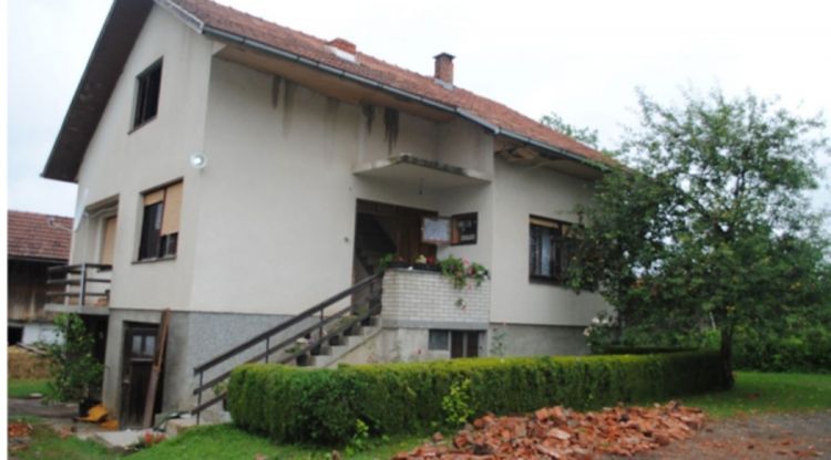 Grom udario u kuću punu djece