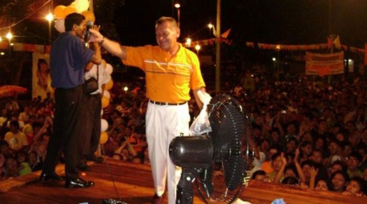 Političara žene gađaju gaćicama